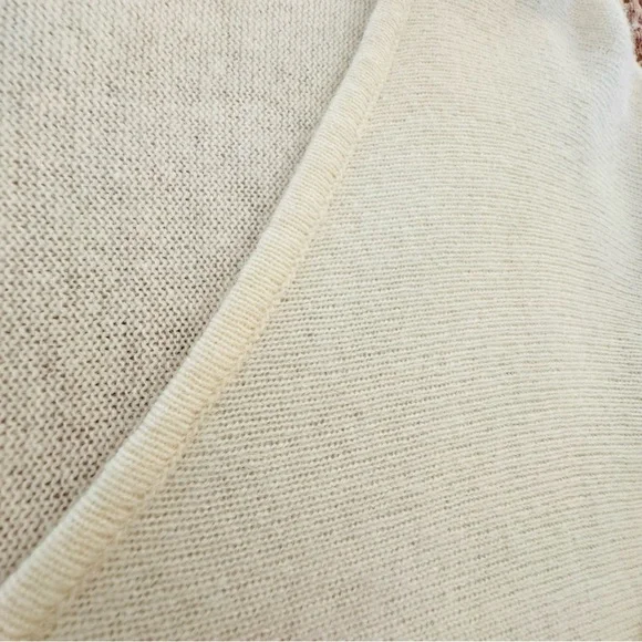 TAHARI 100% 2 Ply Cashmere V-Neck Sweater Cream L - Picture 4 of 13
